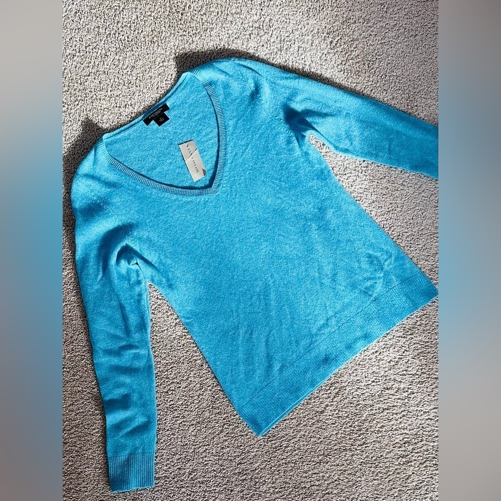 ANN TAYLOR 100% Cashmere Sweater- Size M NWT
